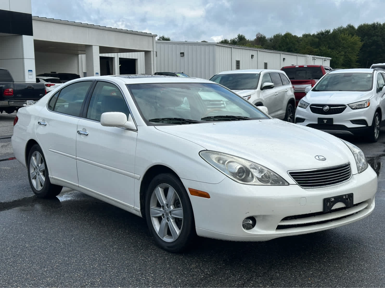 Used 2005 Lexus ES 330 w/ Preferred Accessory Pkg FWD image 3