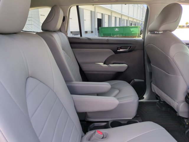 Used 2023 Toyota Highlander XLE FWD image 20