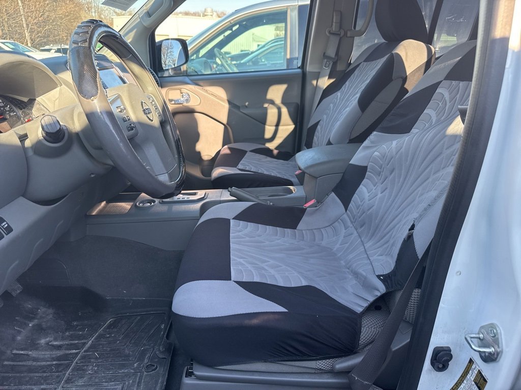 Used 2021 Nissan Frontier SV w/ Midnight Edition Floor Mats image 5