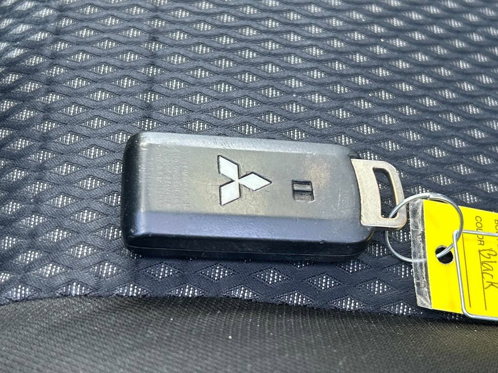 Used 2016 Mitsubishi Outlander AWD image 12