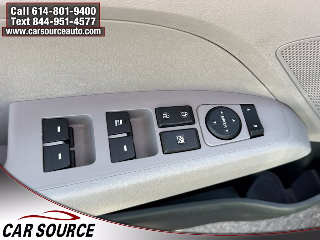 Used 2020 Hyundai Elantra SE FWD image 14