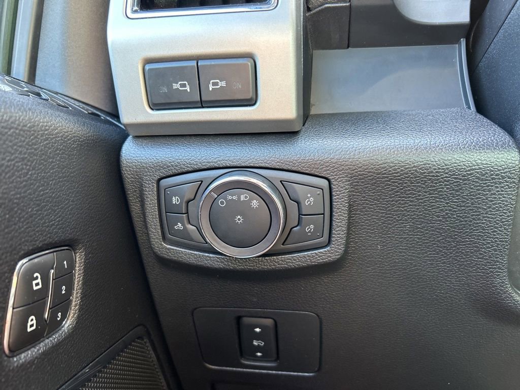 Used 2019 Ford F250 Lariat w/ Lariat Value Package image 28