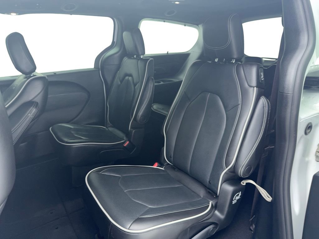 Used 2023 Chrysler Pacifica Limited w/ S Appearance Package FWD image 23