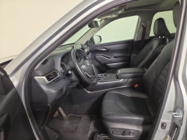 Used 2024 Toyota Highlander XLE AWD/4WD image 12