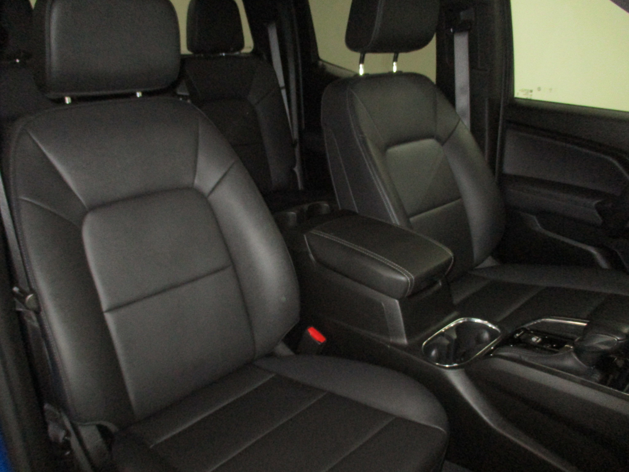 Used 2024 GMC Canyon Elevation w/ Elevation Premium Package image 16