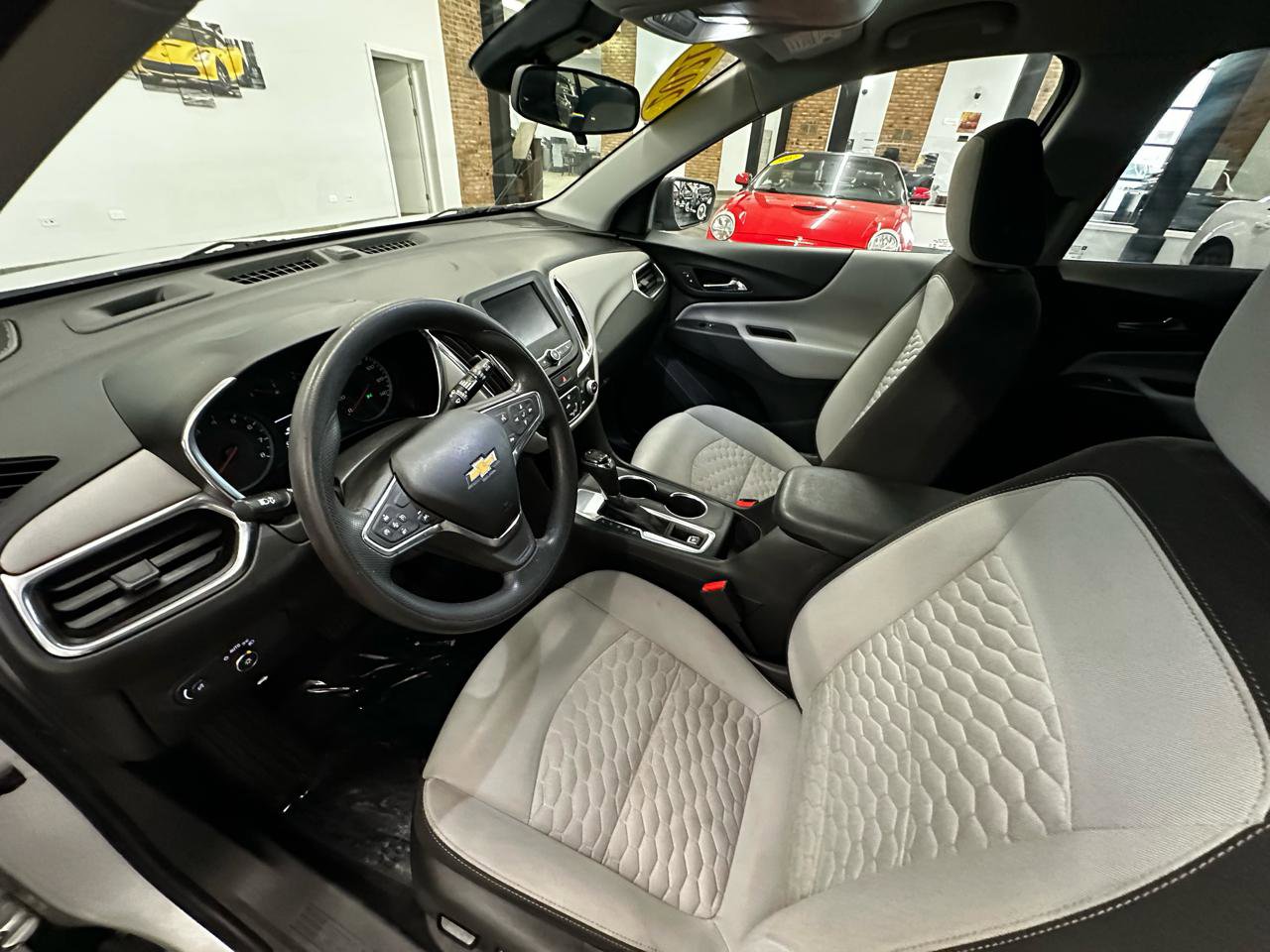 Used 2021 Chevrolet Equinox LS w/ LS Convenience Package FWD image 10