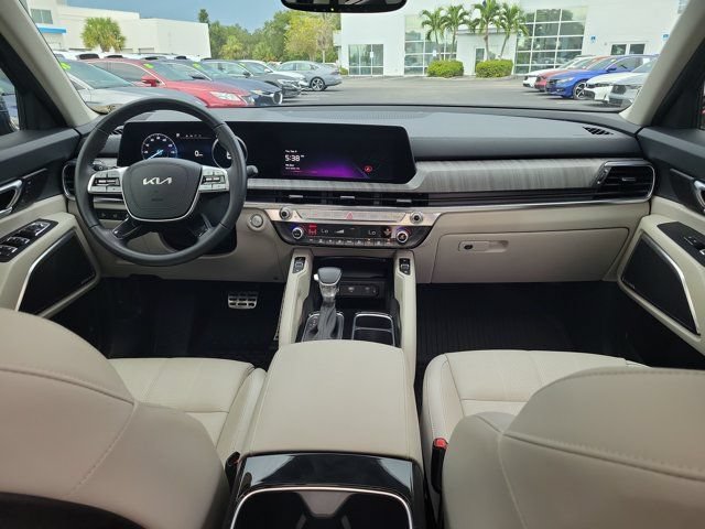 Used 2024 Kia Telluride SX w/ Towing Package FWD image 2