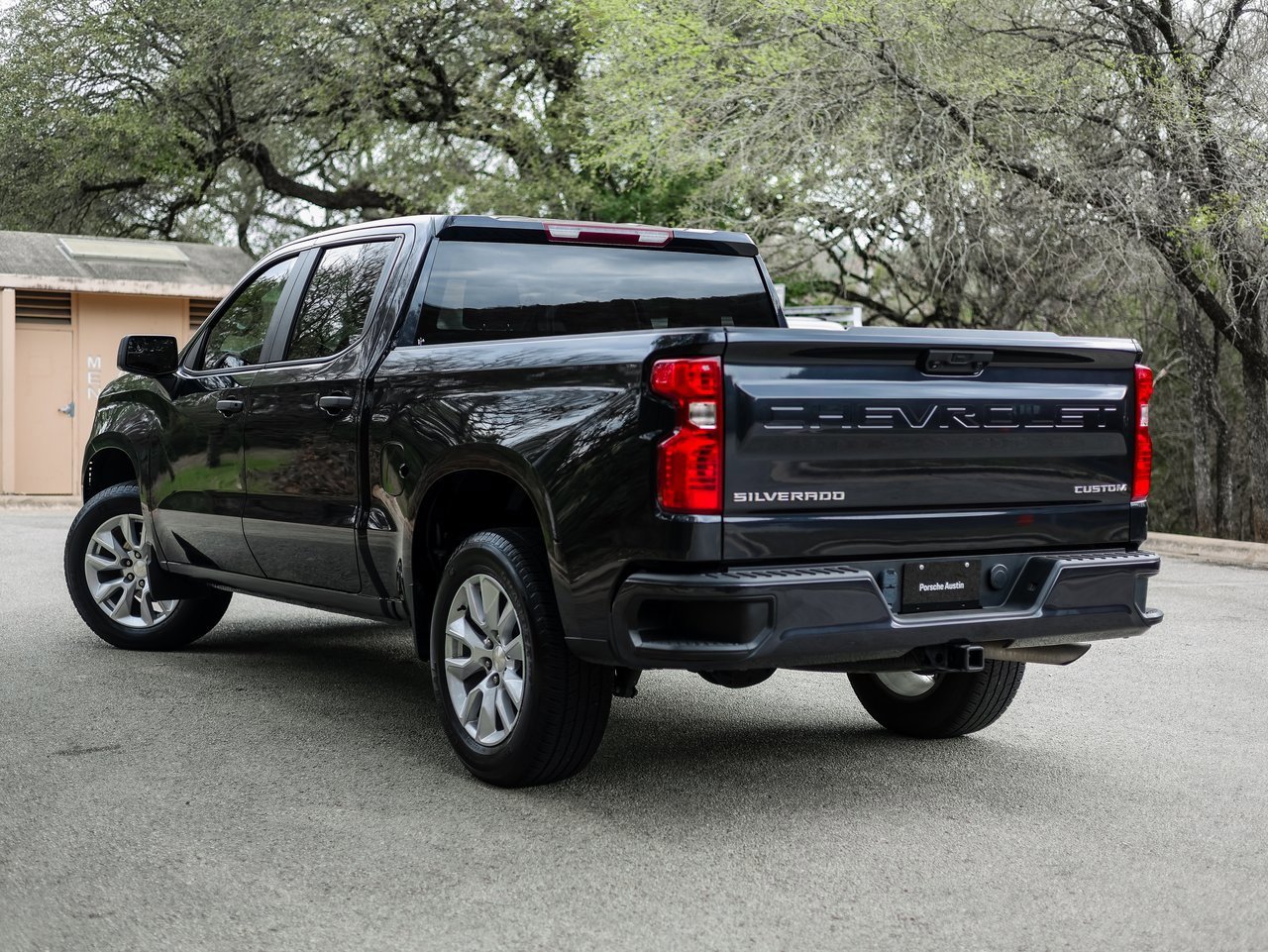 Used 2022 Chevrolet Silverado 1500 Custom image 3