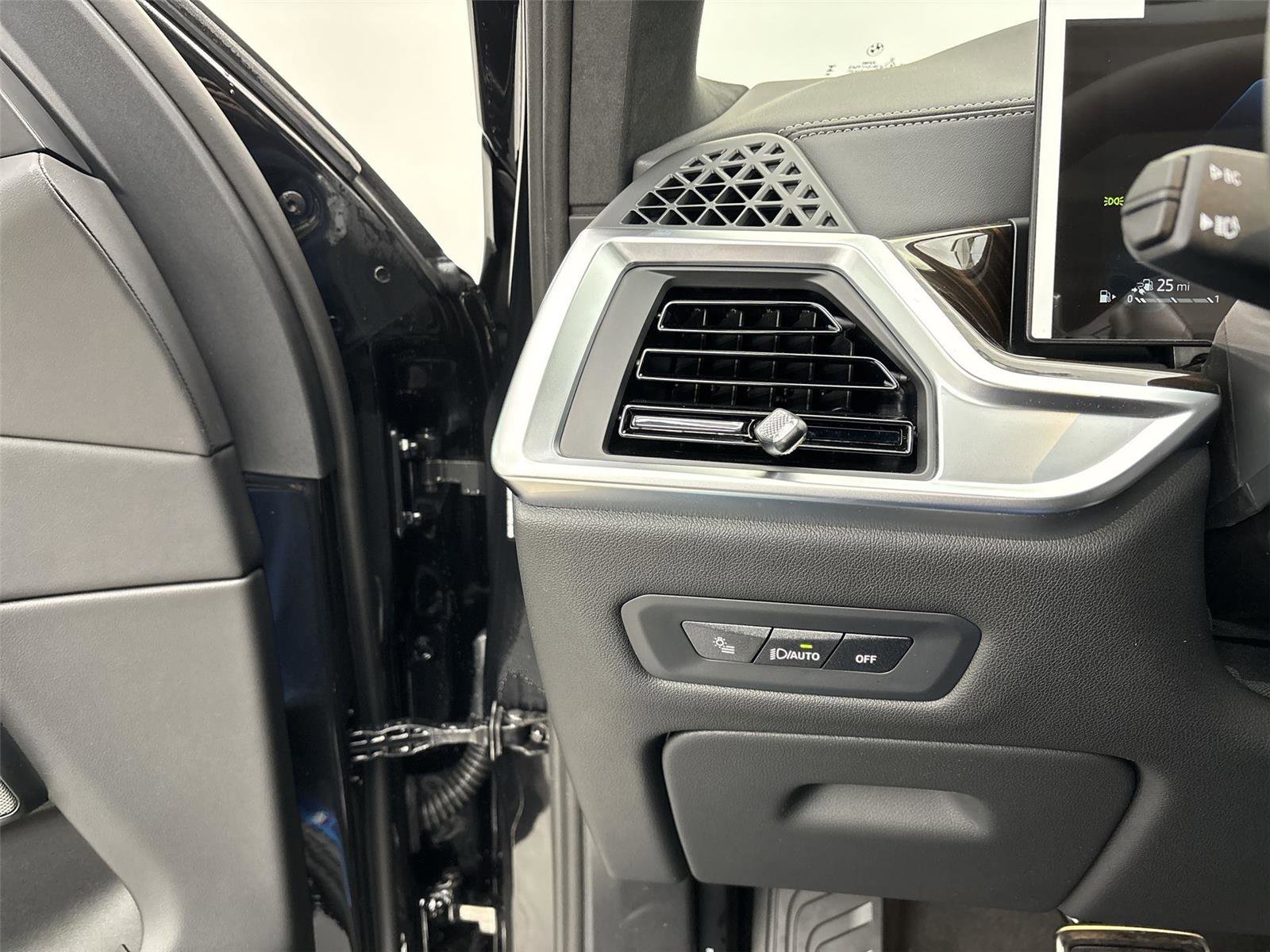 New 2026 BMW X5 xDrive50e w/ M Sport Package image 31