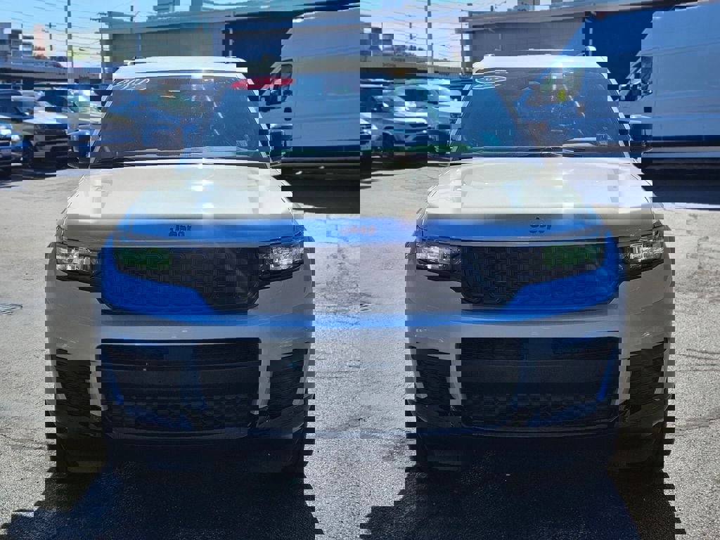 Used 2021 Jeep Grand Cherokee L Laredo image 5