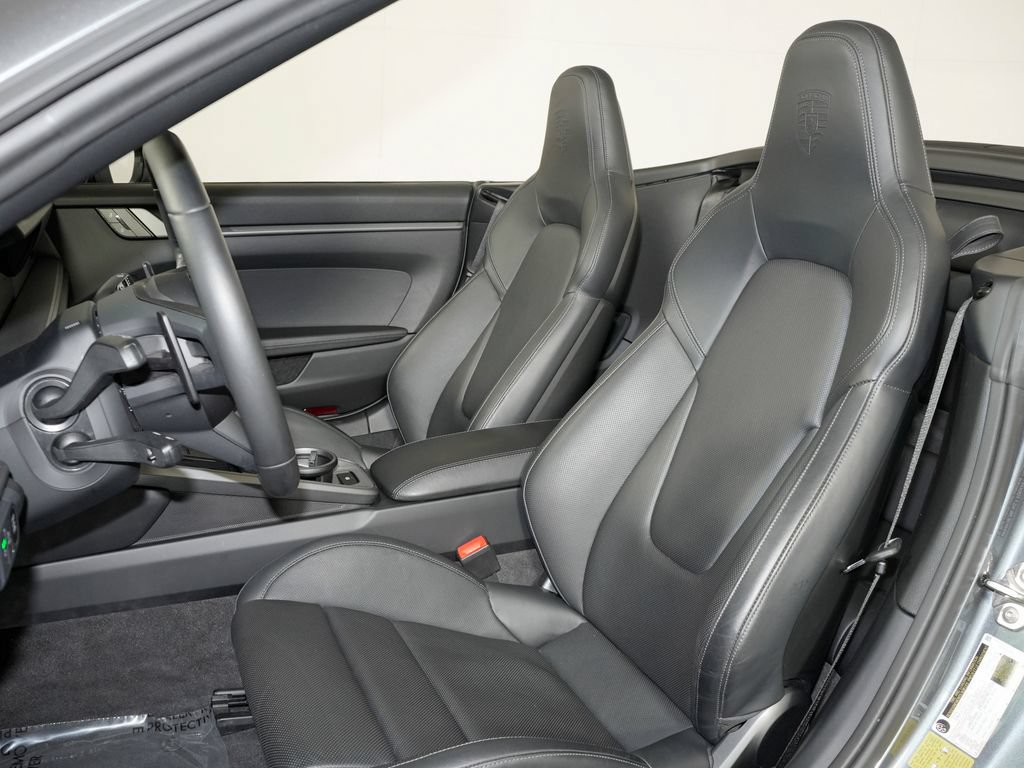 Certified 2025 Porsche 911 Carrera RWD image 5
