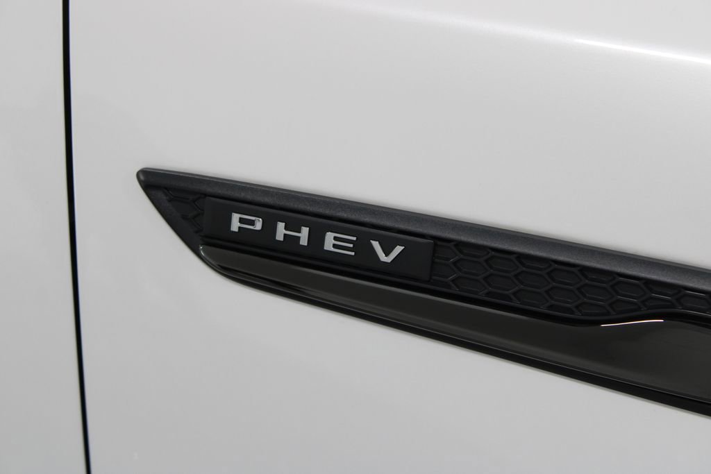 Used 2025 MAZDA CX-70 Plug-In Hybrid w/ Premium Pkg image 11