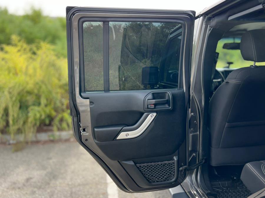 Used 2018 Jeep Wrangler Unlimited Sahara image 30