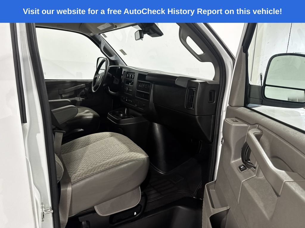 Used 2025 Chevrolet Express 3500 LT w/ LT Preferred Equipment Group RWD image 15