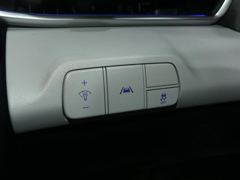 Used 2022 Hyundai Elantra Limited image 29