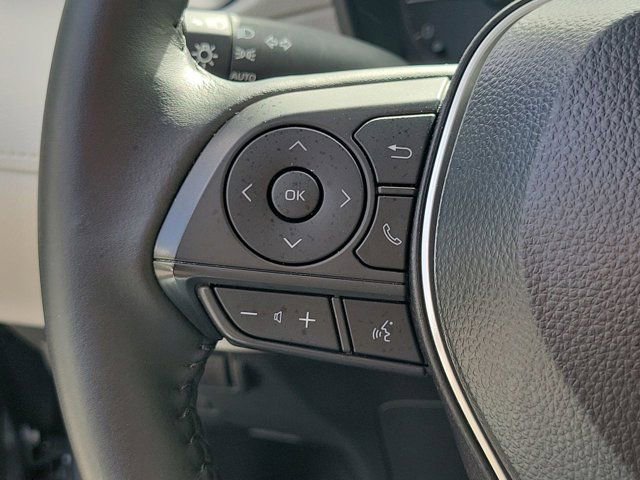 Used 2025 Toyota Corolla Cross LE image 30