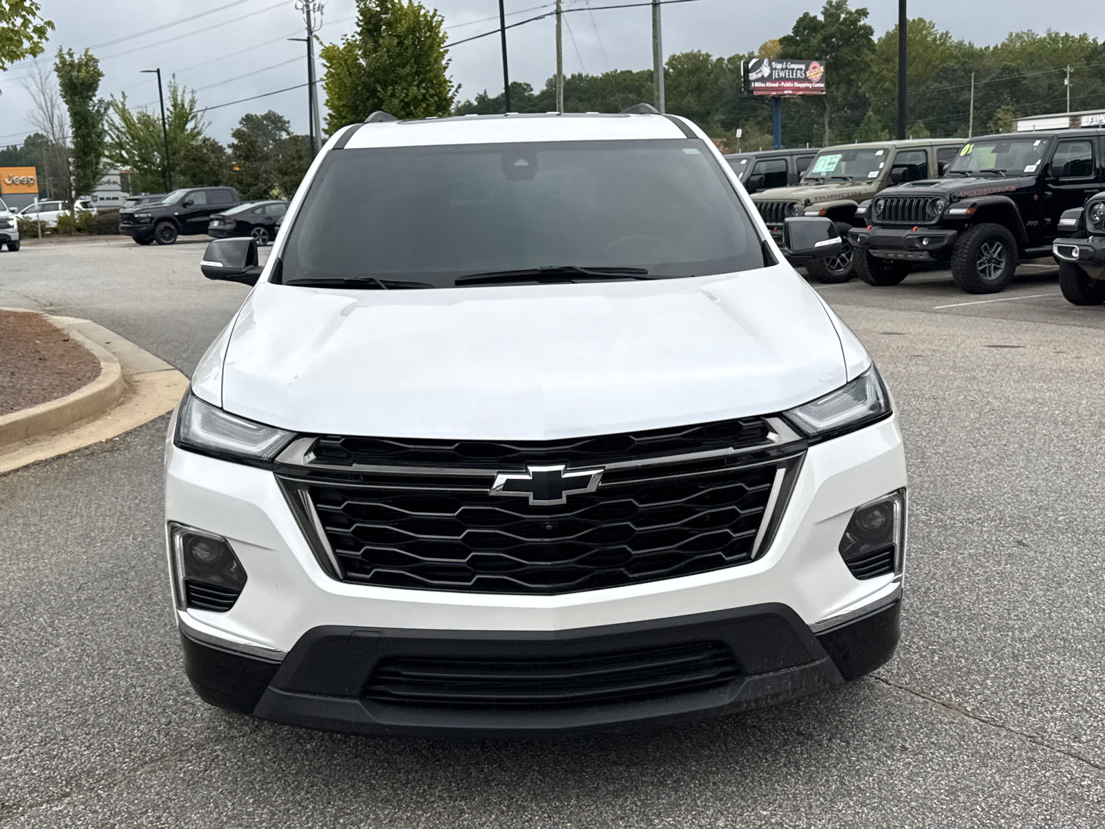 Used 2022 Chevrolet Traverse Premier w/ Redline Edition FWD image 3