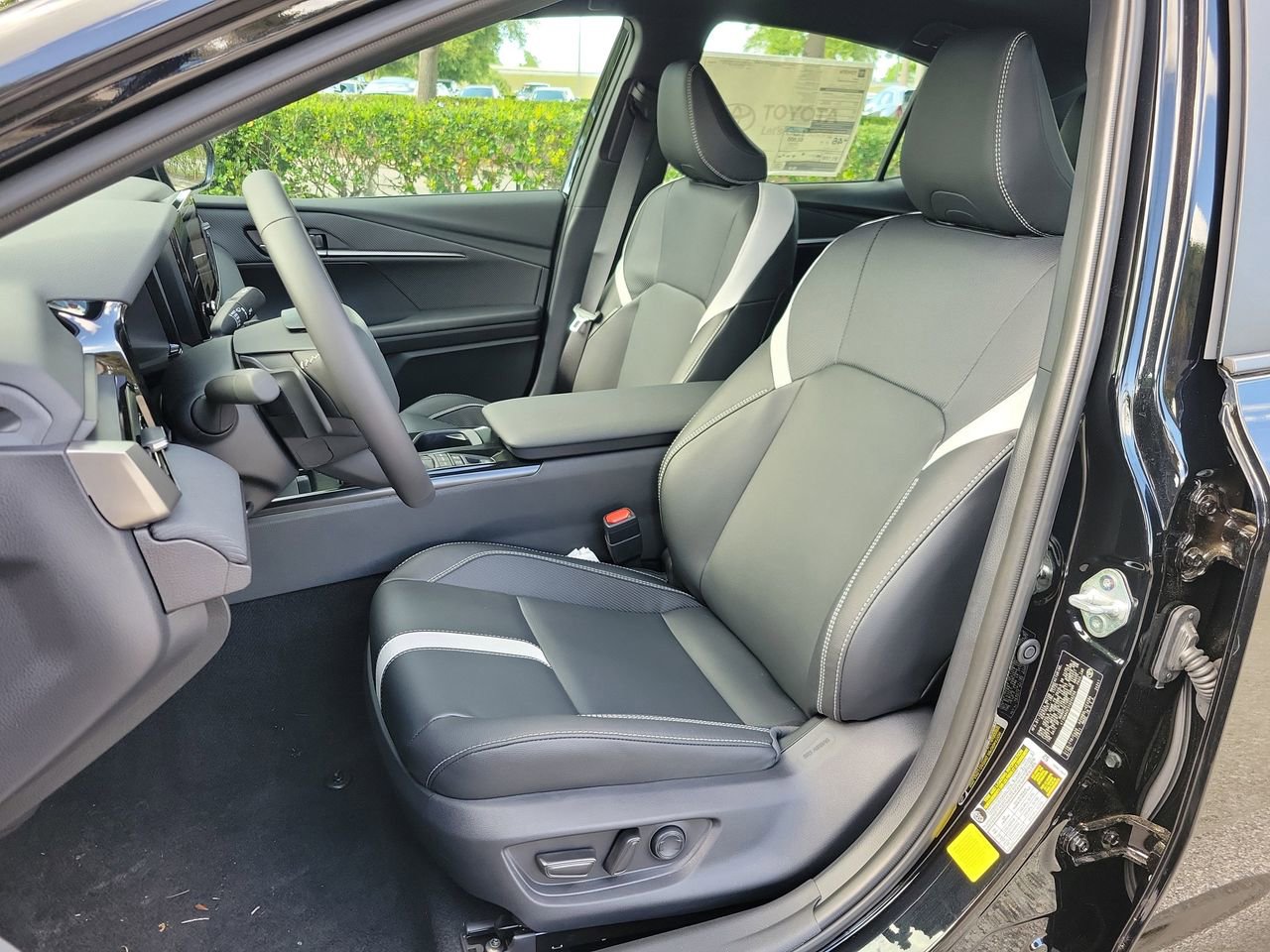 Used 2026 Toyota Camry SE image 17