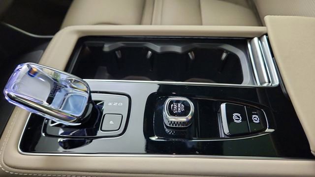 New 2026 Volvo XC90 T8 Ultra w/ Lounge Package AWD/4WD image 17