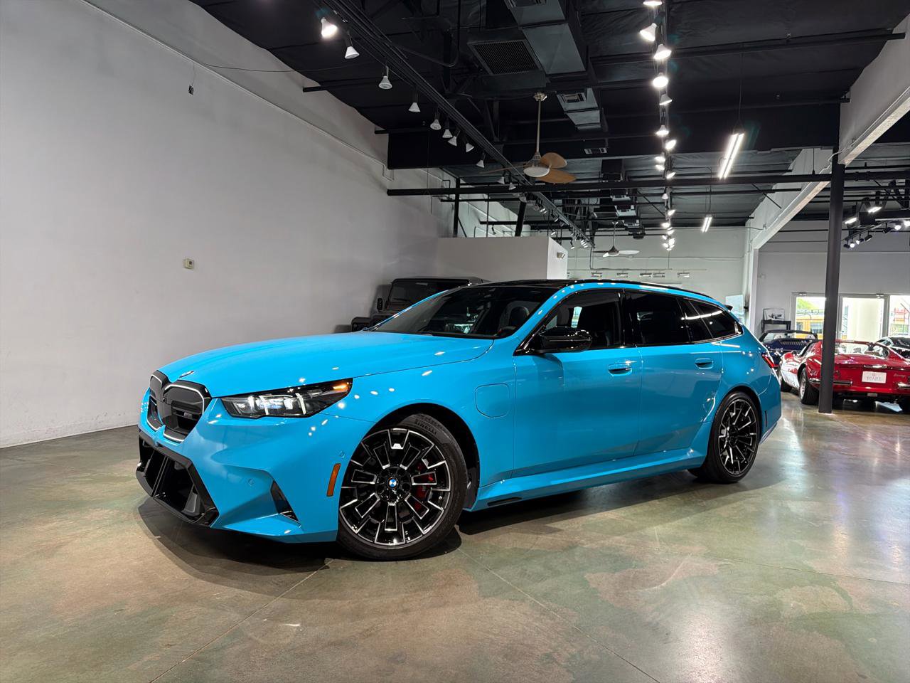 Used 2026 BMW M5 Touring image 2