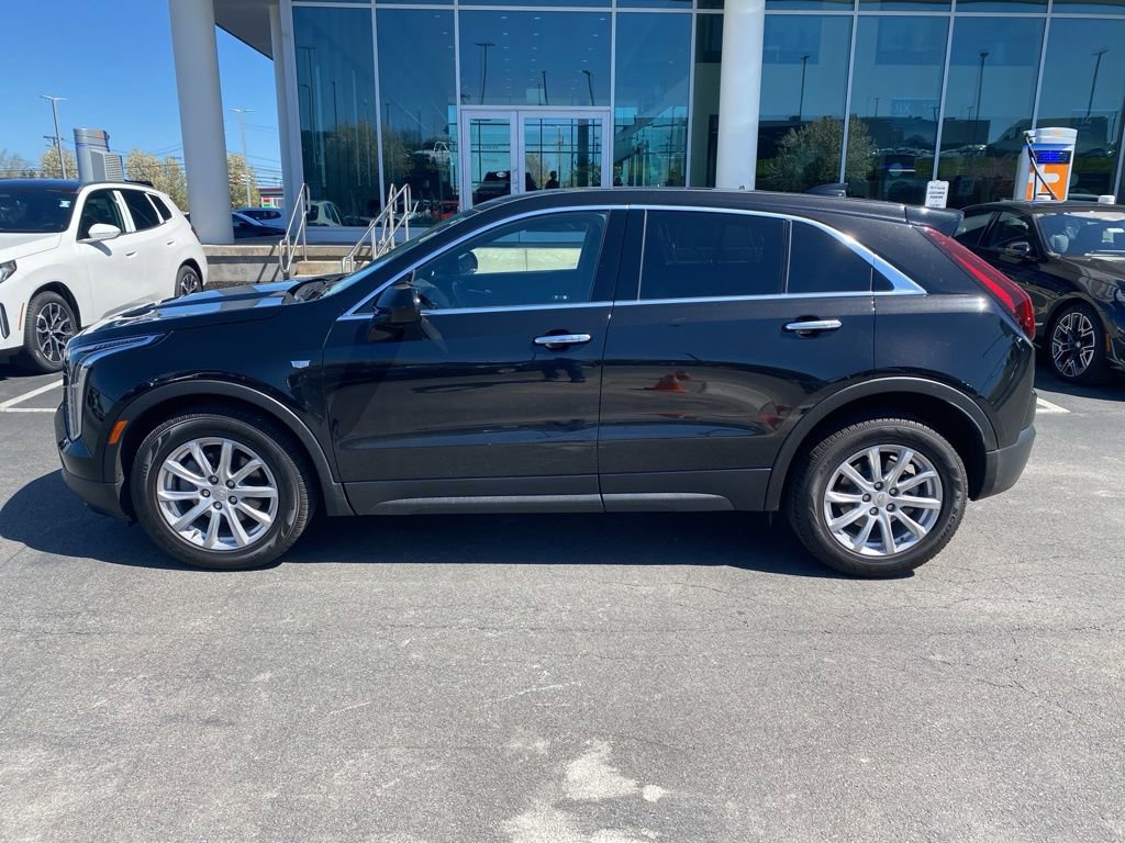 Used 2023 Cadillac XT4 Luxury w/ Cold Weather Package FWD image 6
