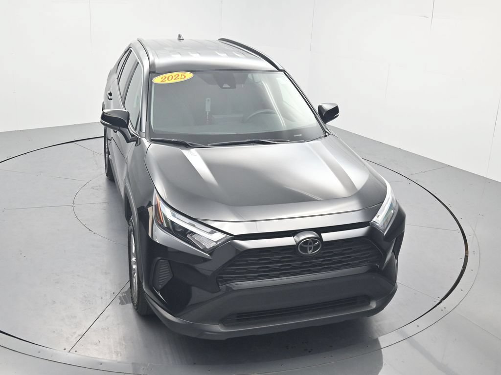 Used 2025 Toyota RAV4 XLE FWD image 53