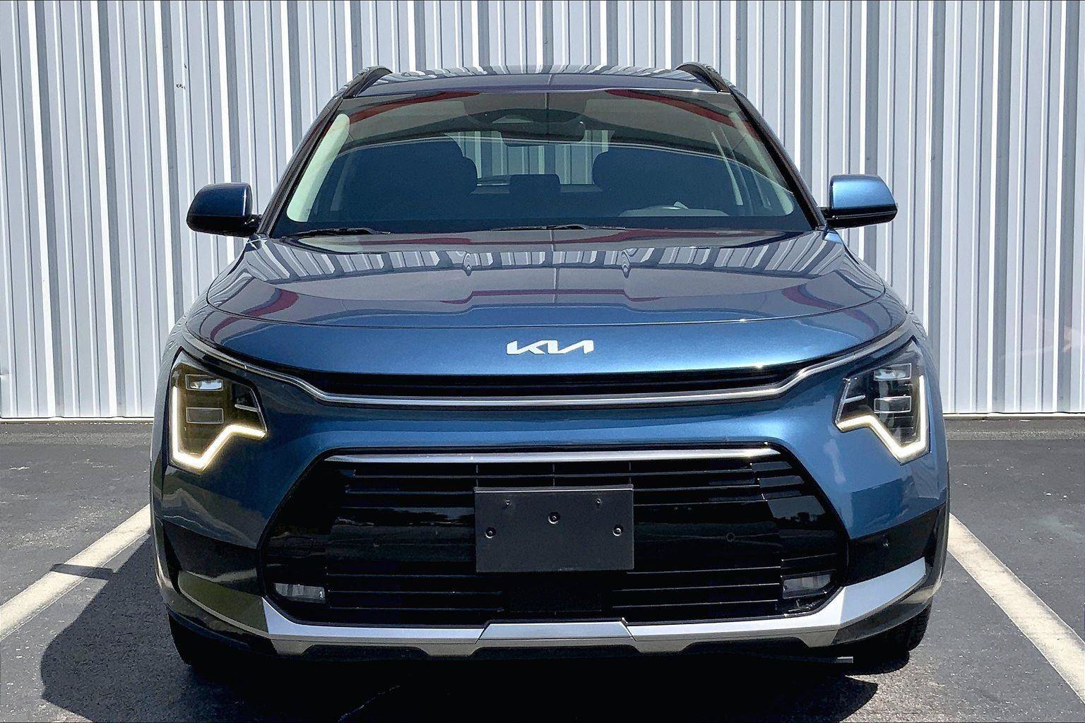 Used 2023 Kia Niro SX Touring FWD image 3