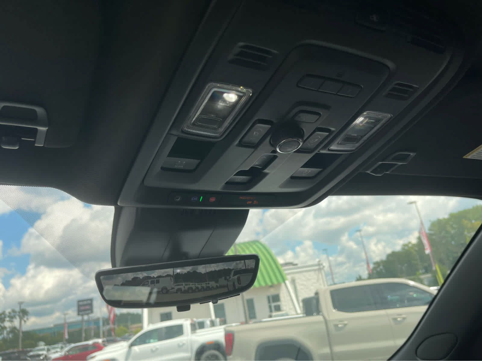 Used 2023 GMC Yukon Denali Ultimate AWD/4WD image 18