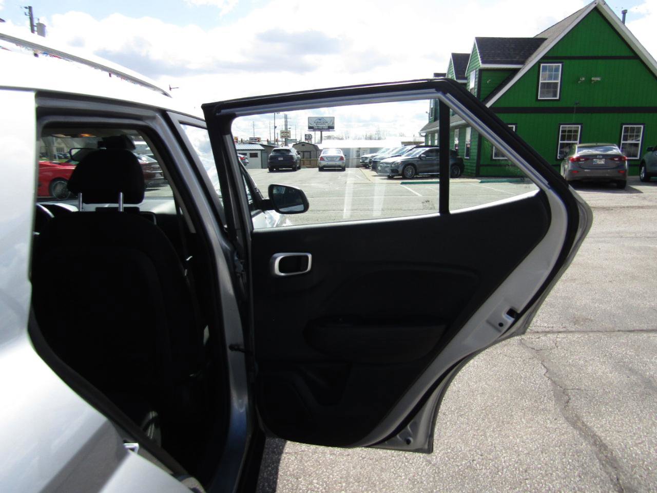 Used 2021 Hyundai Venue SEL w/ Premium Package FWD image 23