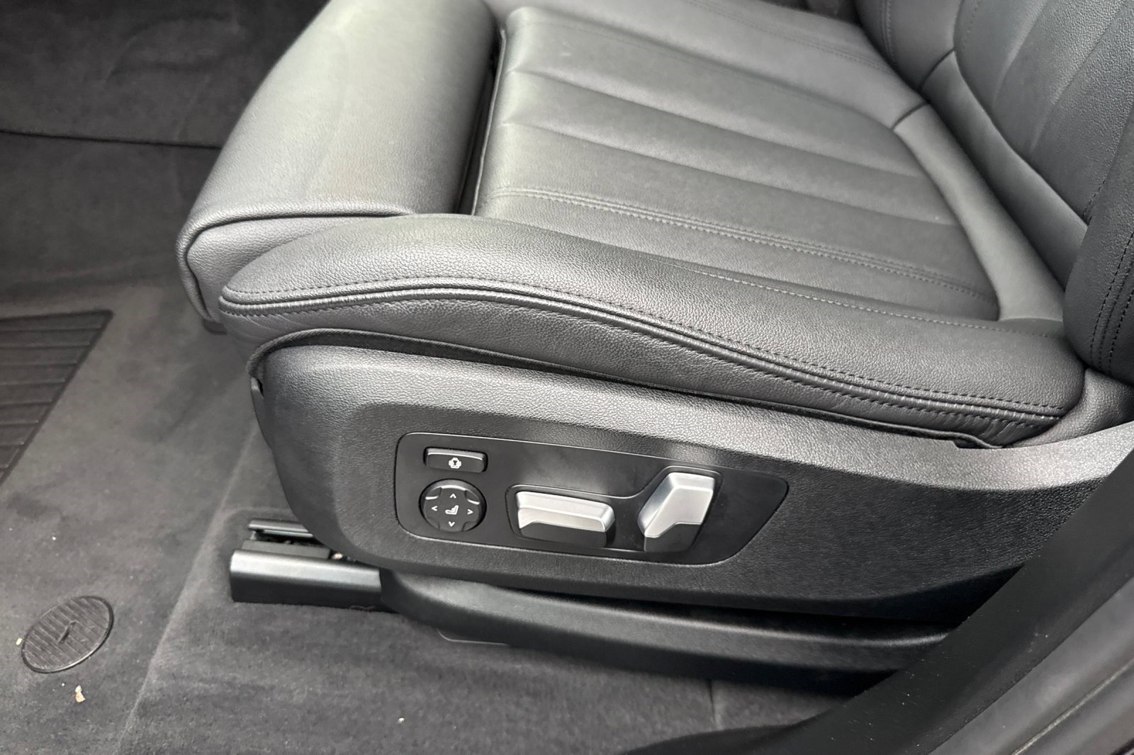 Used 2021 BMW X5 xDrive40i w/ Convenience Package image 14