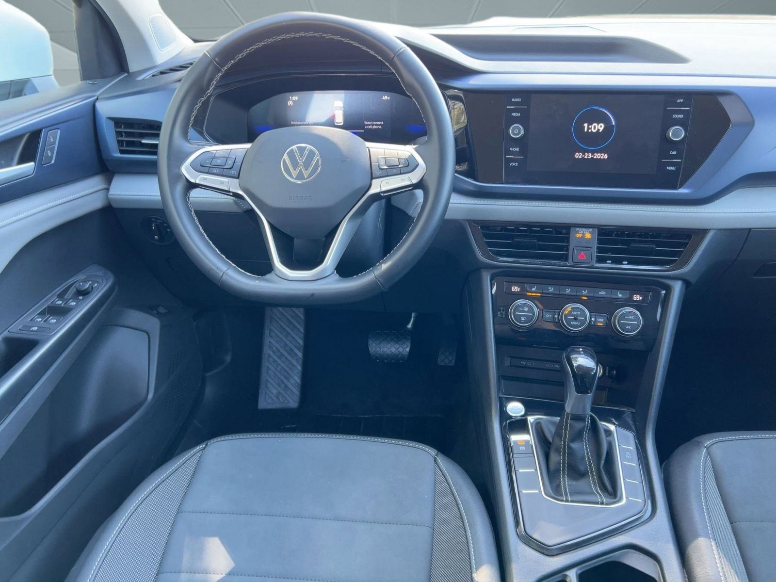 Used 2024 Volkswagen Taos SE image 26