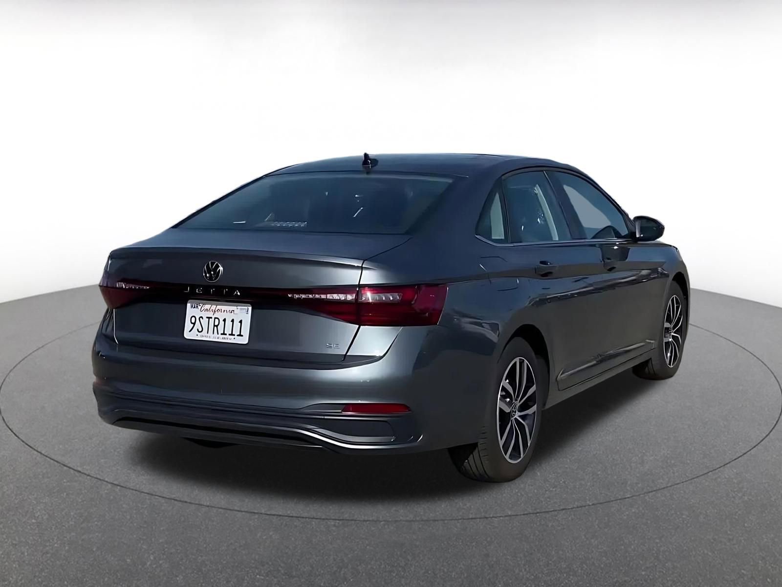 Used 2025 Volkswagen Jetta SE image 14