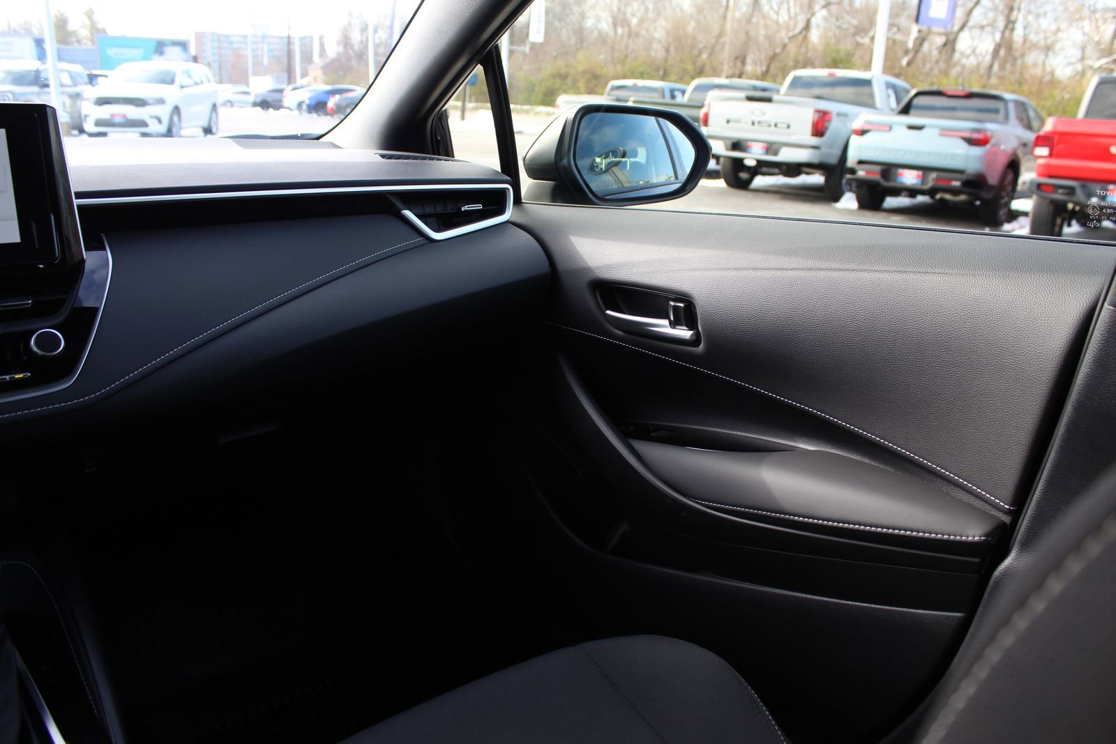 Used 2025 Toyota Corolla SE image 12