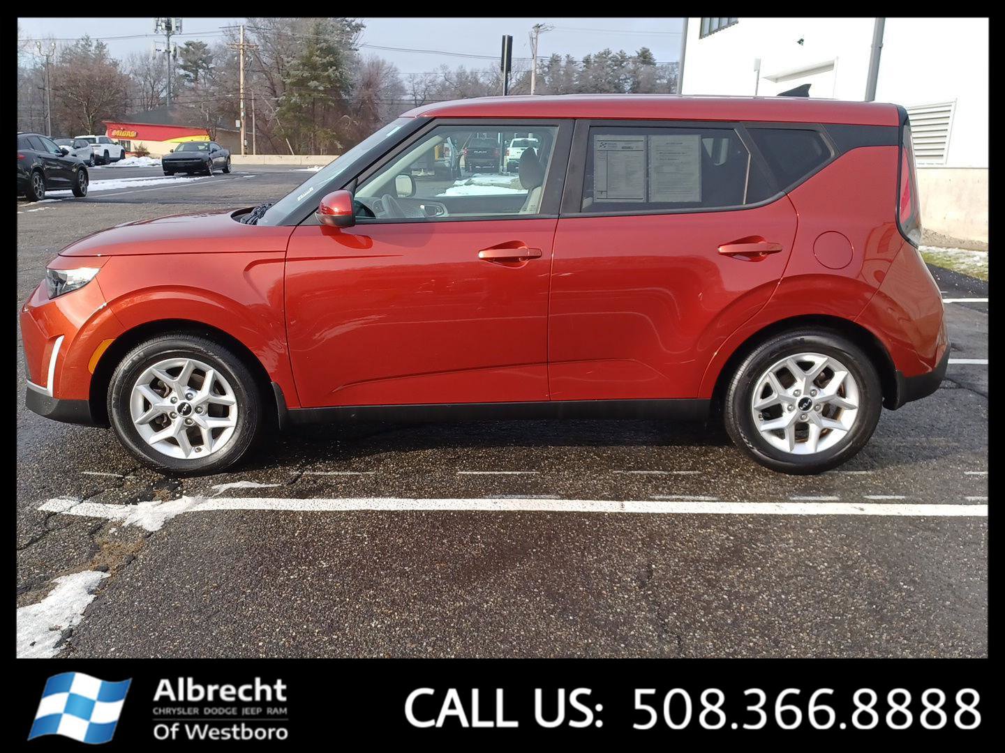 Used 2023 Kia Soul LX w/ LX Technology Package image 2