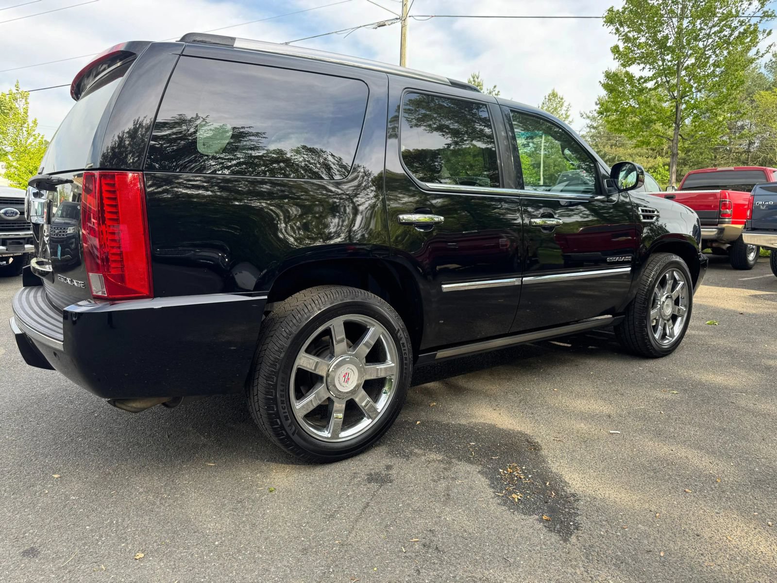 Used 2011 Cadillac Escalade Premium AWD/4WD image 11
