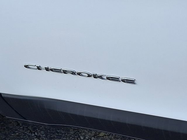 Used 2019 Jeep Cherokee Latitude Plus w/ Comfort/Convenience Group image 30