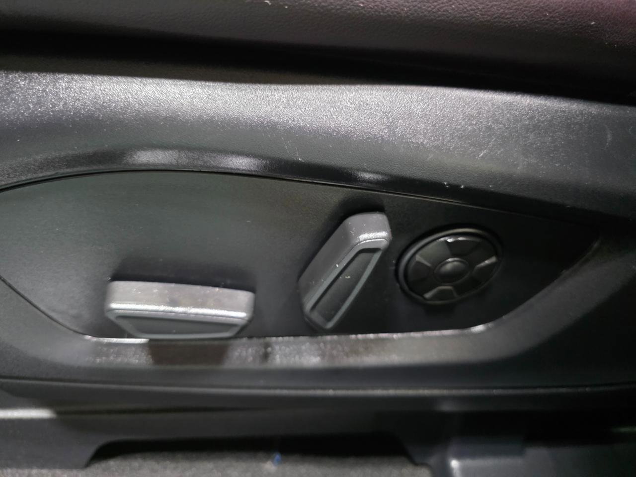 Used 2025 Ford Explorer Platinum w/ LUX Leather Package image 17