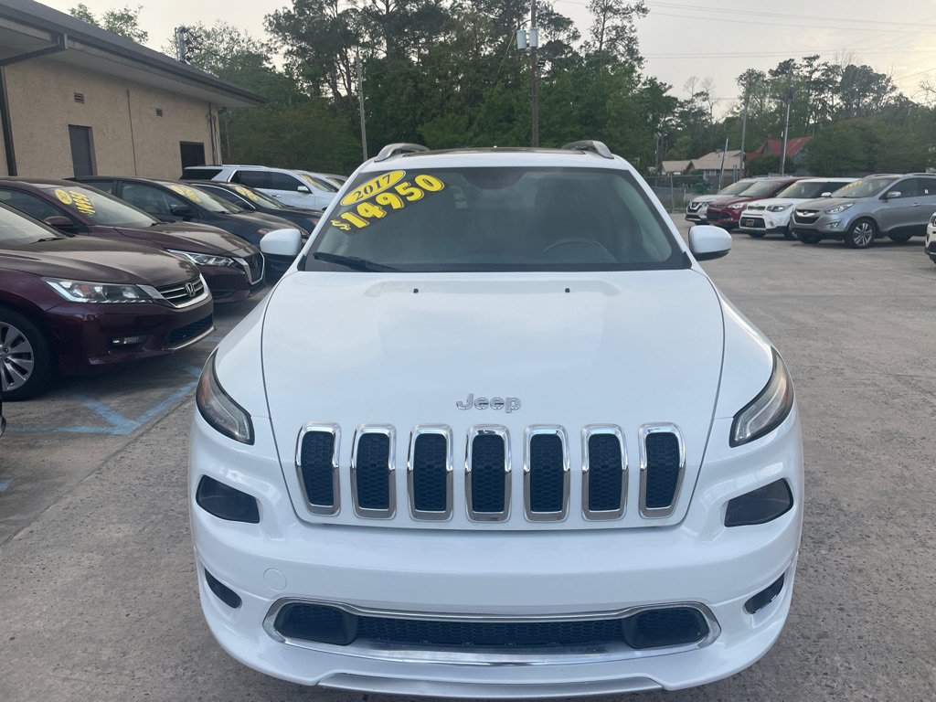 Used 2017 Jeep Cherokee Overland FWD image 3
