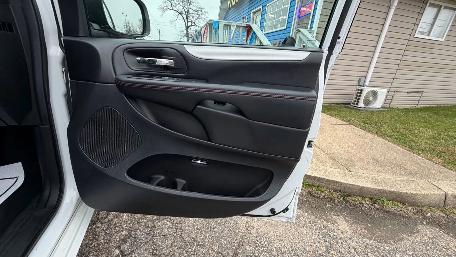 Used 2019 Dodge Grand Caravan GT image 18