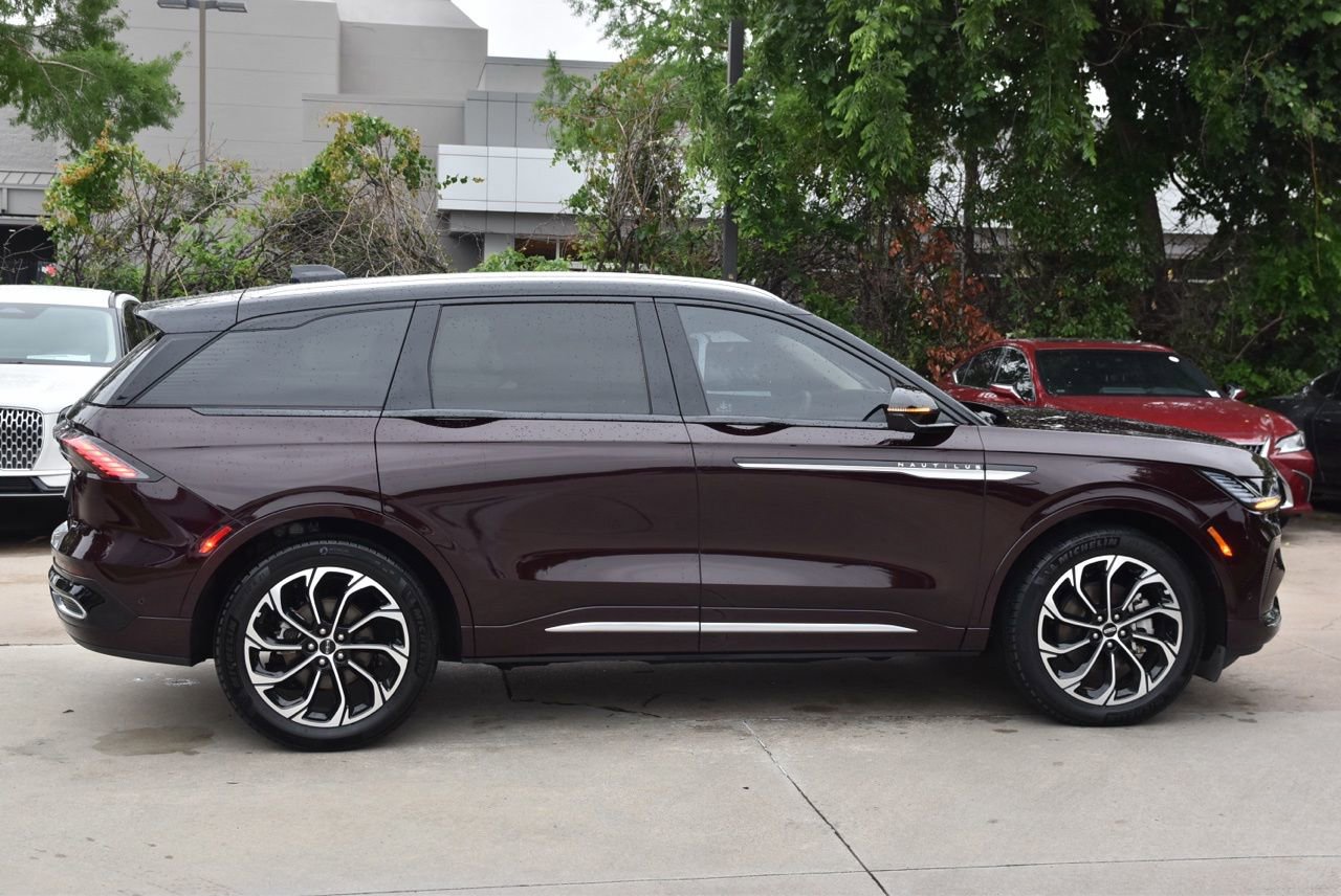 Certified 2024 Lincoln Nautilus Reserve w/ Equipment Group 202A AWD/4WD image 6