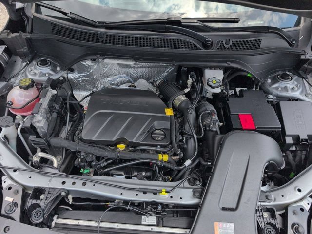 Used 2025 Chevrolet Trax LT w/ LT Convenience Package FWD image 34