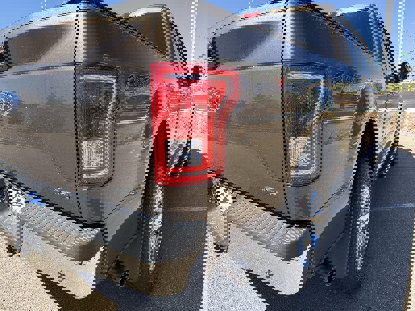 Used 2015 Ford F150 XLT w/ Equipment Group 302A Luxury AWD/4WD image 16