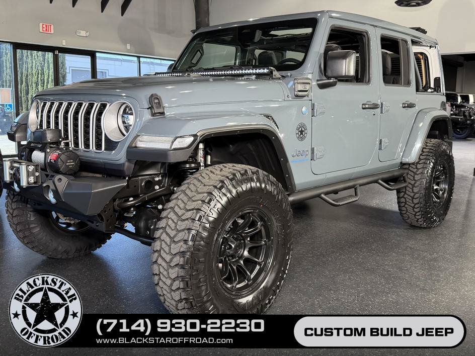Used 2025 Jeep Wrangler Unlimited Sahara w/ Safety Group AWD/4WD image 3
