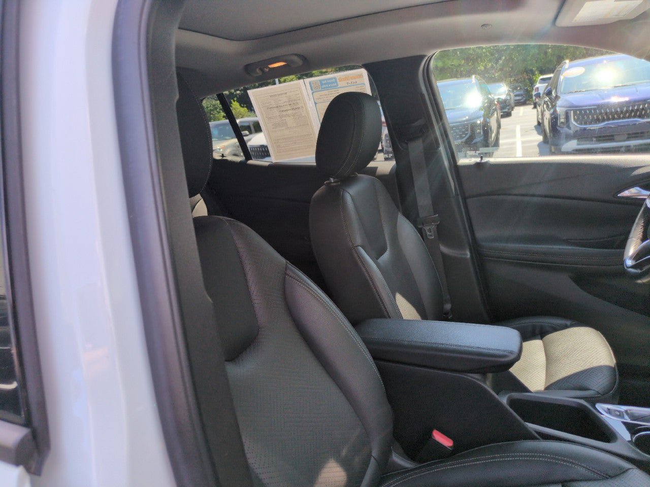 Used 2022 Buick Encore GX Essence w/ Experience Buick Package AWD/4WD image 33