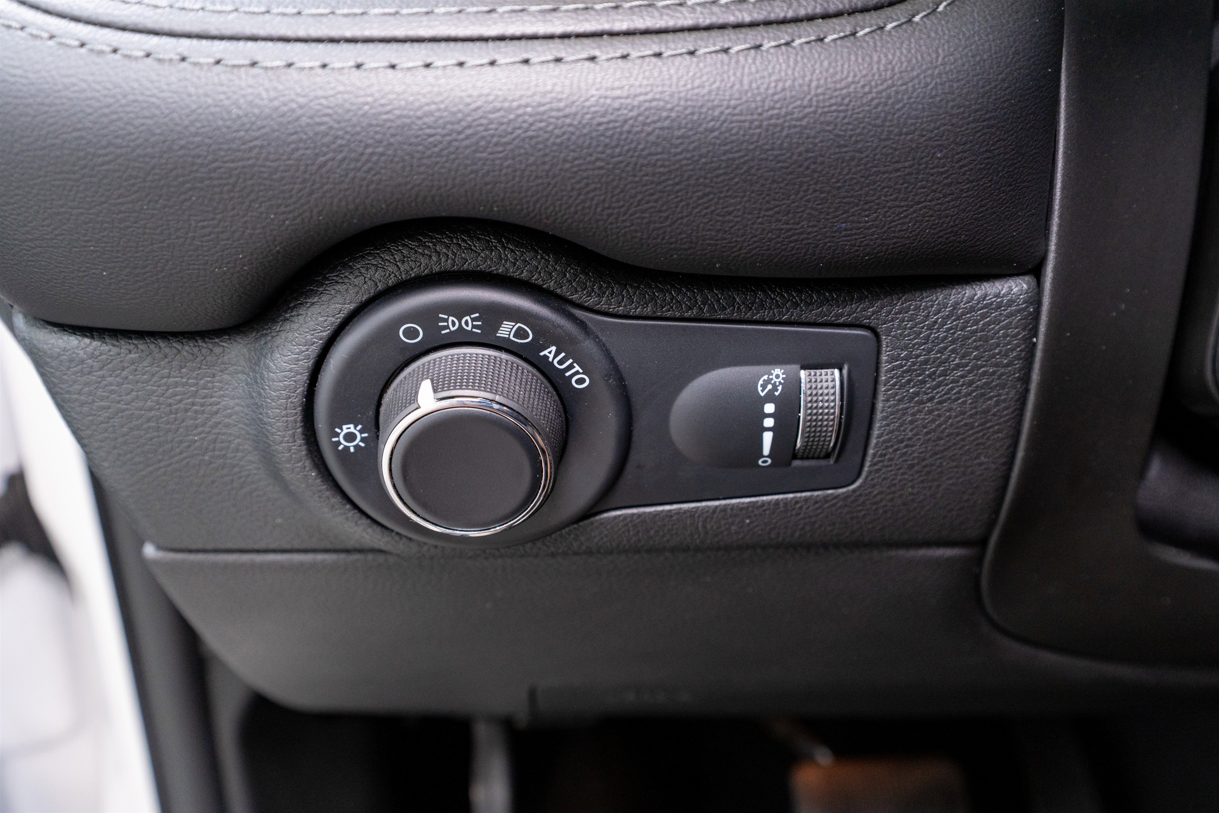 Used 2023 Dodge Durango SXT image 27