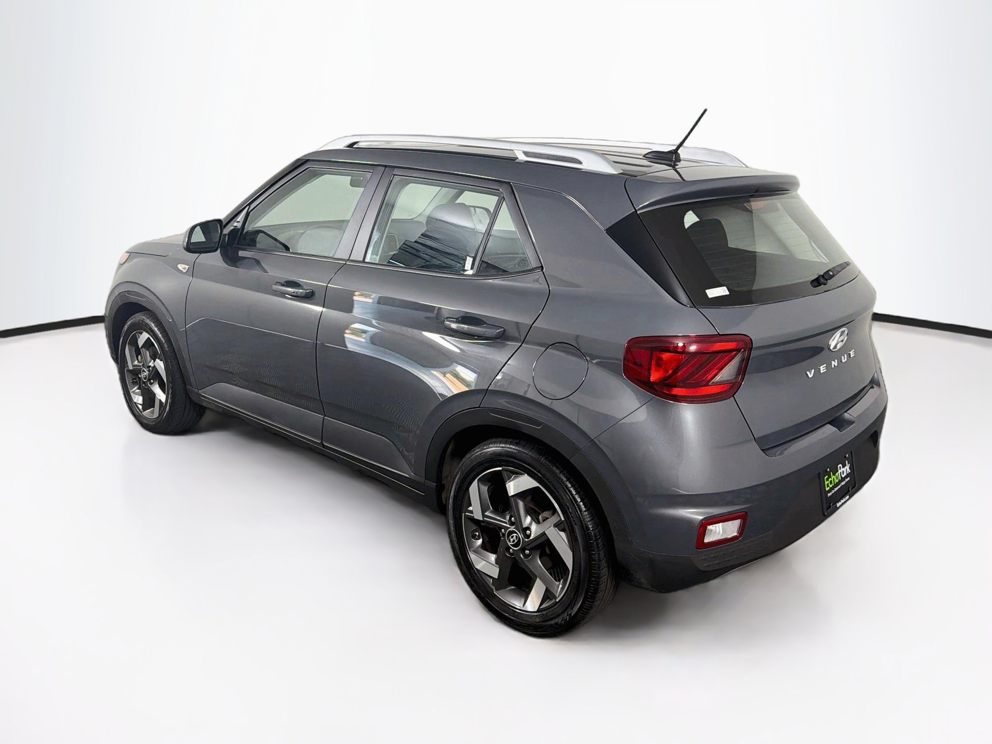 Used 2025 Hyundai Venue SEL FWD image 5