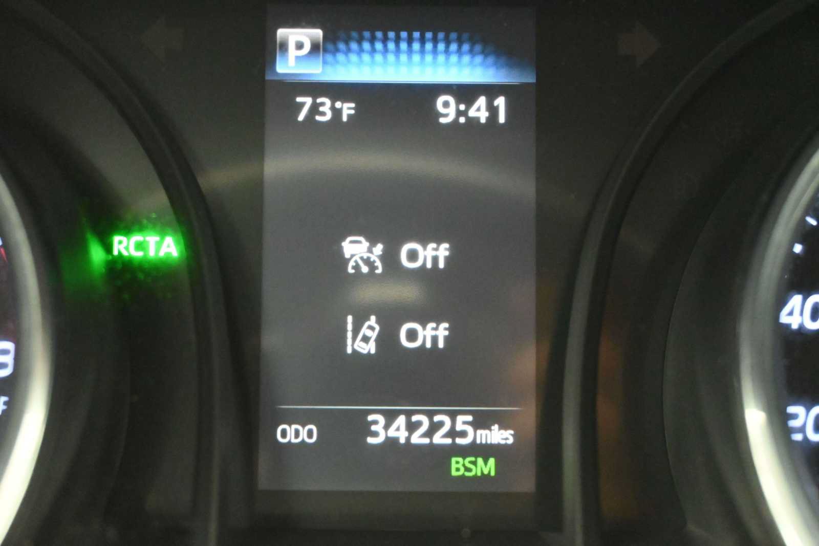 Used 2020 Toyota Camry SE w/ Convenience Package FWD image 19