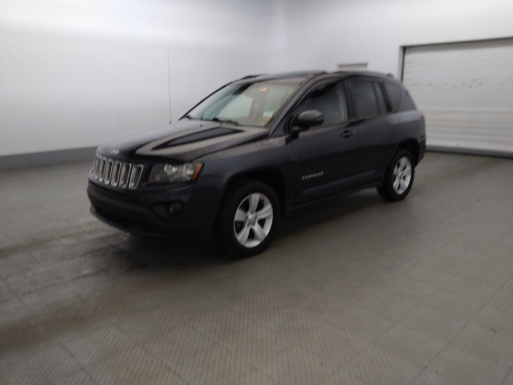 Used 2014 Jeep Compass Latitude w/ Sun/Sound Group AWD/4WD image 2