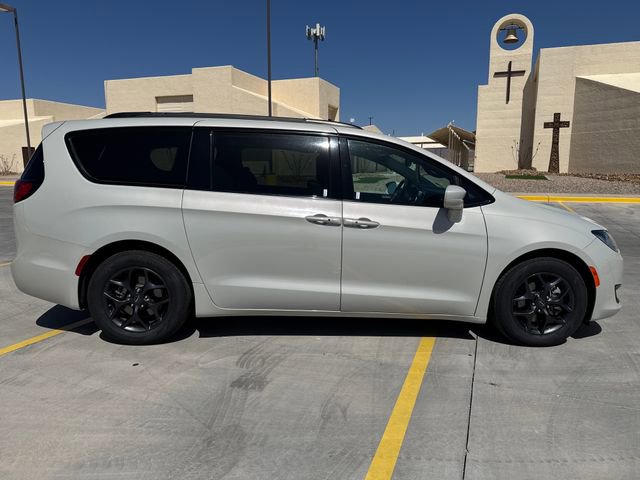 Used 2020 Chrysler Pacifica Touring-L FWD image 6