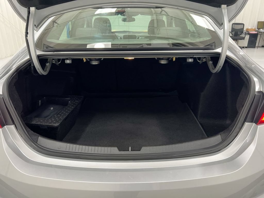 Used 2018 Chevrolet Malibu Premier FWD image 24